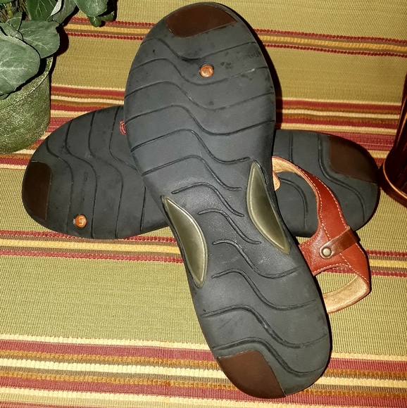Unstructured Clarks Sandals - Picture 8 of 8